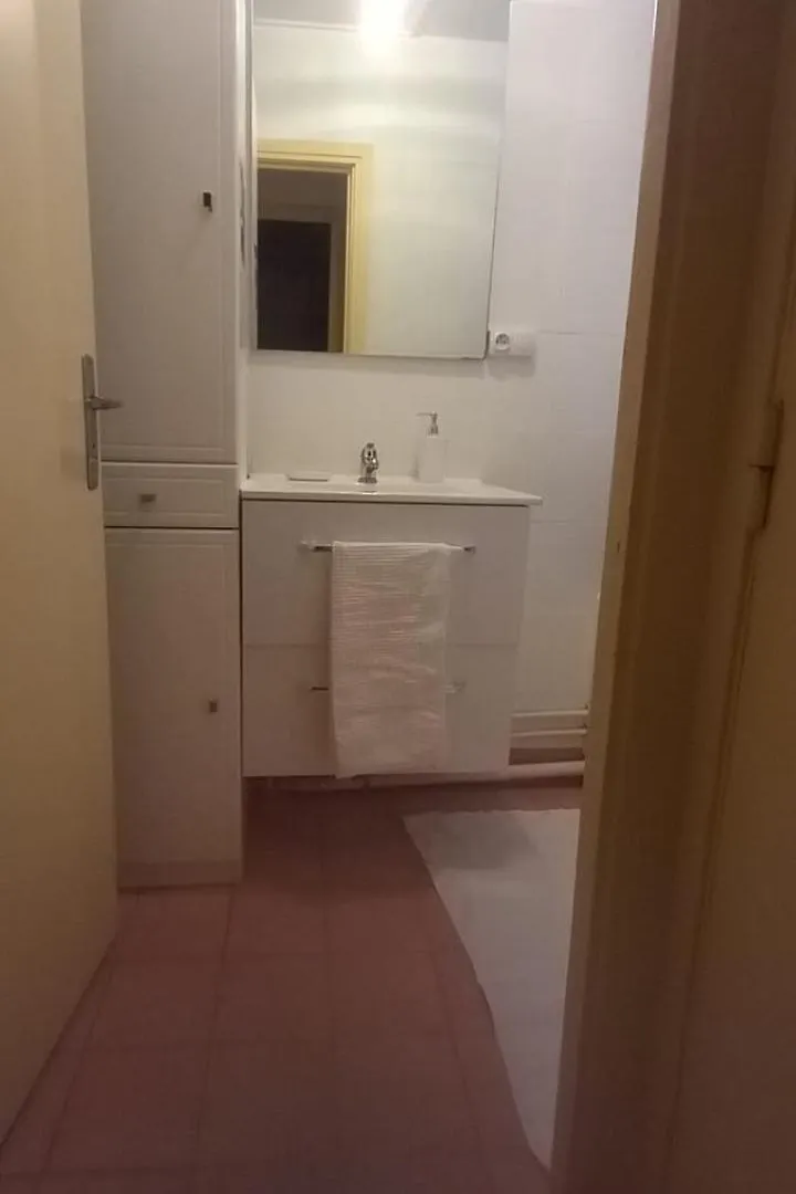 1 Chambre Arena - La Chapelle Parigi 0*,  Francia